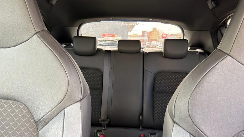 Nissan Juke 1.0 DiG-T 114 N-Connecta 5dr Petrol Hatchback